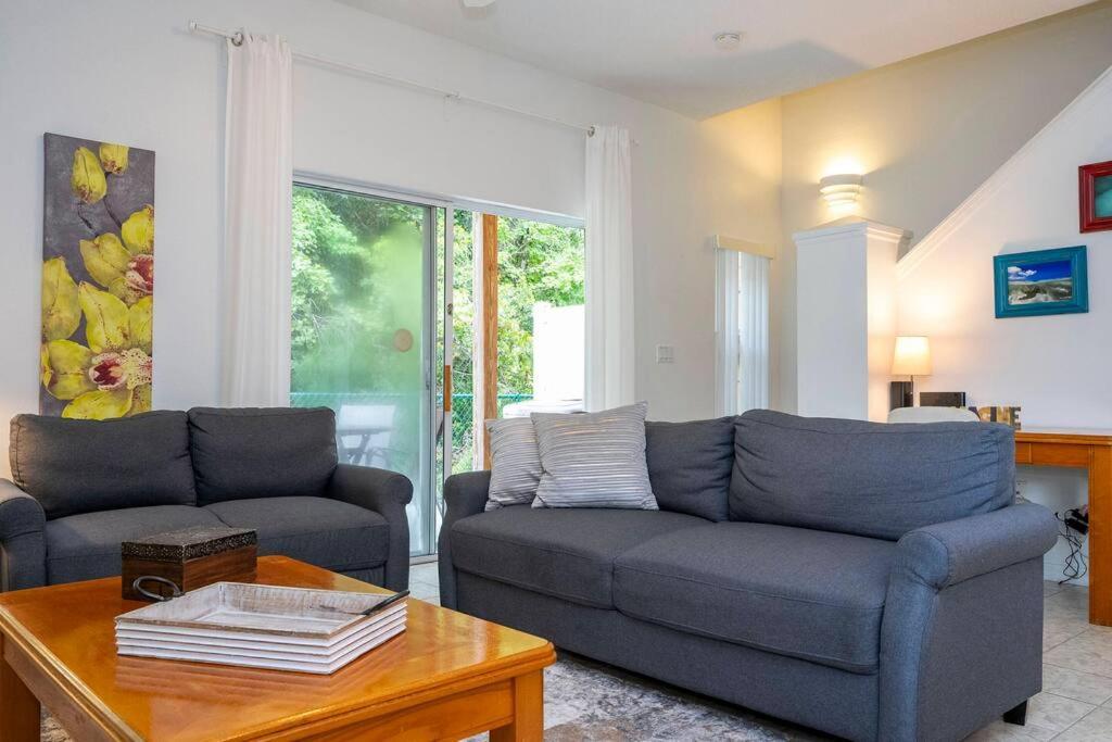 Hébergement de vacances Cozy 3bed Townhome 8 Miles From 1123 *